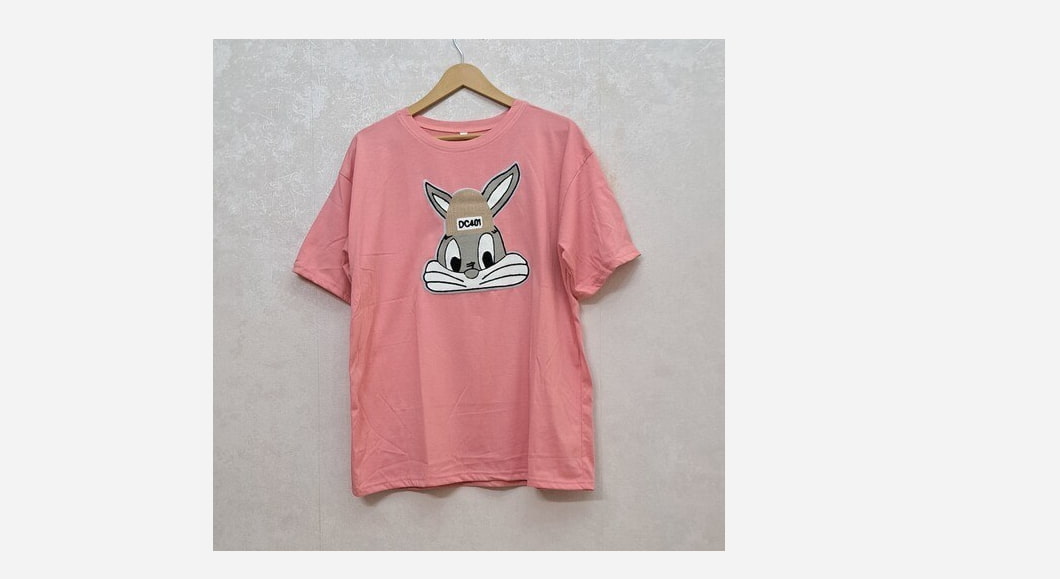 تصویر 4 از تیشرت صورتی دخترانه مناسب استفاده روزانه